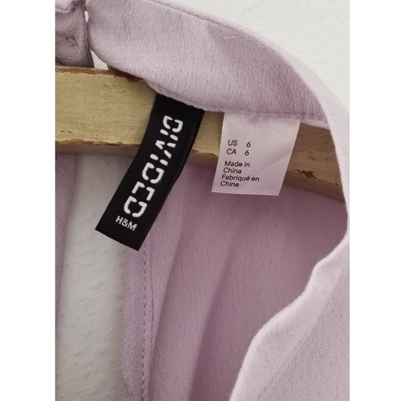 5/25⭐ H&M Lilac Bell Sleeve Top - Picture 6 of 6
